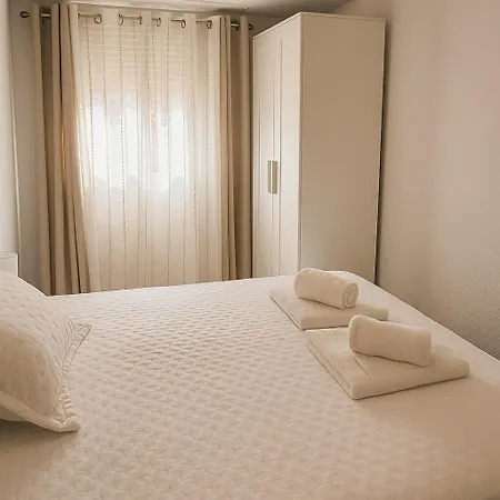 Leones 9b Apartment *